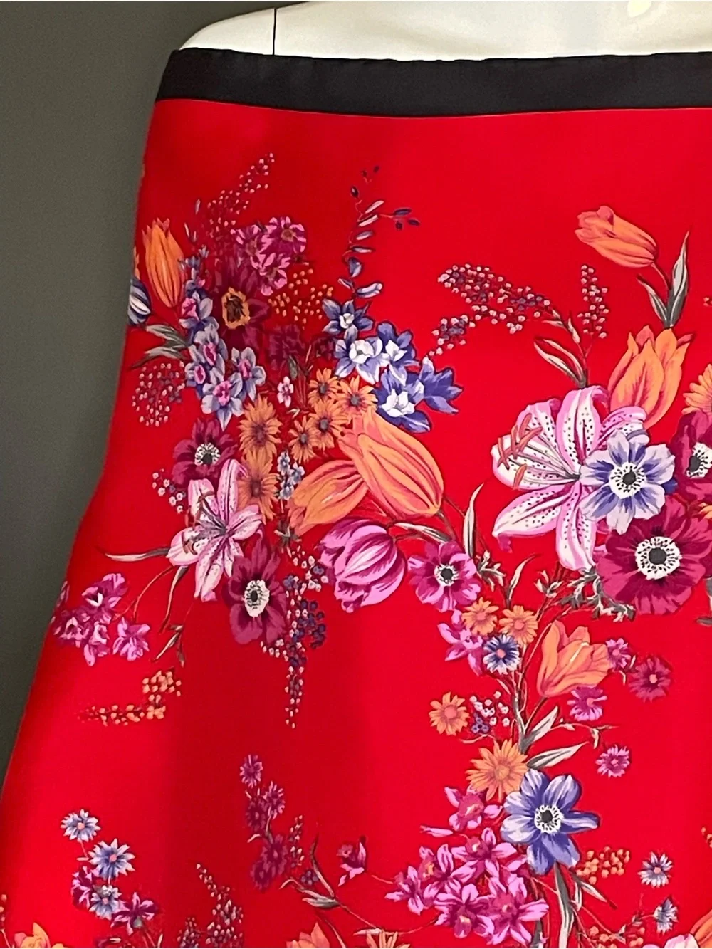 Stunning Christian Dior Silk Scarf 26 In Sq Very Good Condition - Picture 3 of 10